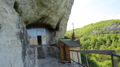 вход в храм